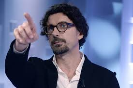 Danilo toninelli si sfoga su facebook, parlando della lite avvenuta in un bar di roma, con un l'esponente del m5s danilo toninelli ha accusato il presidente della lombardia attilio fontana di. V8ca8y6bk9tpcm