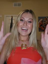 NEW IN💄💄 @Valentino.Beauty @hercampus #giftedbyvalentinobeauty  #hcmspikematte #lipstick #grwm #grwmmakeup