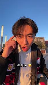 Justin Hanshaw's Instagram, Twitter & Facebook