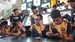 Enam tim profesional dari divisi 1 berhak atas tiket ke babak grand final di turnamen free fire indonesia master (ffim) 2021 spring, yang akan berlangsung pada pertengahan maret 2021. Esports Id Day 1 Free Fire Shopee Indonesia Masters 2019 Pecah