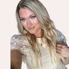 Dana Gatlin's Instagram, Twitter & Facebook