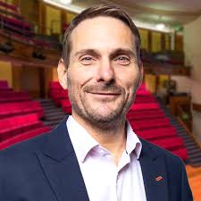 Social Media Speakers