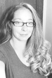 Elsie Hanks's Instagram, Twitter & Facebook