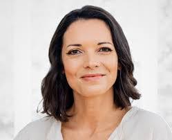 Elise Clement's Instagram, Twitter & Facebook