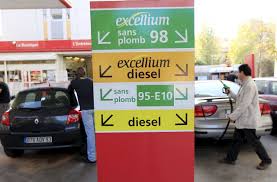 Au final, il faut donc retenir que oui, le carburant est moins cher en espagne mais il faut s'éloigner de la frontière pour faire les très bonnes affaires relayées sur les. Prix Des Carburants La France Taxe T Elle Plus Que Ses Voisins Le Parisien