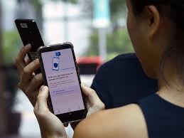 The utility tracks all the contacts you have encountered in the last 25 days. Singapore Tracetogether Privacy Issue With Covid 19 Tracking Apps The Economic Times