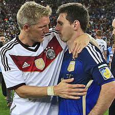 Als chefchen wurde schweinsteiger zwischendurch vom boulevard verspottet, weshalb er sich mit den buntesten aller blätter anlegte. Bastian Schweinsteiger Kront Karriere Mit Dem Wm Titel