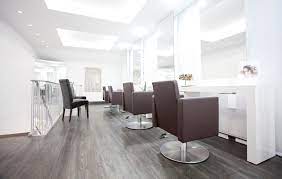 Elle rejoint en 2018, l'entreprise familiale parfums du monde à la tête du département communication et digital. Friseur Gutersloh Fahlke La Biosthetique Friseursalon
