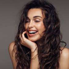During her first pregnancy, she took up braiding as a hobby on her own hair, learning mostly the artist felt the need for a change in her career, which happened by starting as a freelance hairstylist. Cutting And Styling Tips For Curly Hair