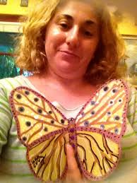 Hi Ngwanamai. Keep your day bright and productive with your ideal butterfly  Luhle as she welcomes you to THE GOOD LIFE😁❤️ Weekdays from 12 to 3pm🤗📌  #agotleyonevibe #kesummeryarona