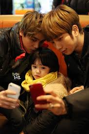 So Cute Mir Leo G O Even Though I Severely Don T Want Kids Of My Own I Do Like Them In General This Still F Ing Ki Singer Korean Idol
