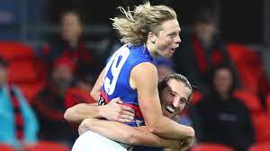 In the front yard of cody weightman's family property there is a mini basketball court with a ring up against the shed. Afl 2020 Cody Weightman Goal Western Bulldogs Afl Round 8 Bombers Bulldogs Afl Debutants