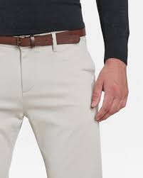 Une ceinture amovible accompagne ce chino. Herren Skinny Fit Chino 94597509 We Fashion