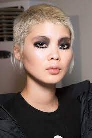 La classe des cheveux plaqués. 10 Coupes Courtes Automne Hiver 2019 Taaora Blog Mode Tendances Looks