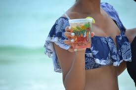 Local restaurants take advantage of this fresh supply of ingredients, and many of them specialize in serving seafood. Ahobk3we4dqf6m