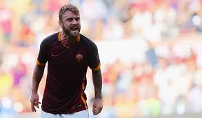 El var no debería ser una opción, si no una necesidad, y si no vean lo que paso ayer en génova donde de rossi, de la roma, le soltó un manotazo a lapadula. Daniele De Rossi Slaps Gianluca Lapadula In The Face Fakes Injury Official Gif Daniele De Rossi As Roma Football S