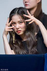 seungyeon black eunbin black yeeun yeah, can you see me now, huh? ì¹´ì¦ˆì•„í‚¤ Clc On Twitter Clc Korean Girl Groups Girl