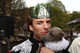 Erik bar den vackraste hatten