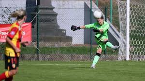 Nous recherchons des filles pour integrer l'équipe de salles. Football Le Documentaire Sur L Equipe Feminine Du Rc Lens Toujours D Actualite