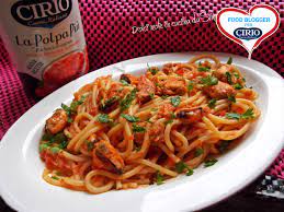 Ecco una ricetta classica ma intramontabile a base di pesce… gli spaghetti con le cozze! Ricetta Spaghetti Sfiziosi Con Cozze E Tonno Cirio