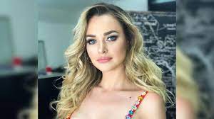 Daniela nicolás is an actress, known for mamá mechona (2014), 20añero a los 40 (2016) and gemelas (2019). Daniela Nicolas Relata Como Se Prepara Para Miss Universo 69na Edicion