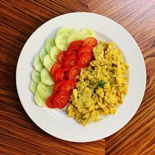 Heute Gibt Es Leckeres Ruhrei Mit Tomaten Und Gurke Zum Fruhstuck Geniesst Den Feiertag Sanguinum Sanguinumku Ruhrei Mit Tomaten Sanguinum Rezepte Lecker