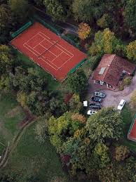 „bei unserem ersten tag der offenen tür 1994 ist das halbe dorf den rossberg rauf gepilgert, erinnert sich michael strotmann, leiter der suchthilfeeinrichtung haus hirtenhof in partenstein. Geschichte Des Vereins Tennis Club Weiss Blau Partenstein E V