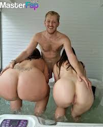 Nextdoor Nudists - Raw Nudes of Molly & Mikey