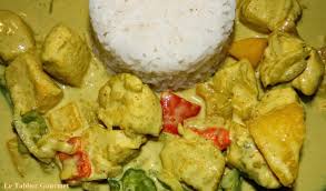 Le Poulet Au Curry D Emilie Avec Une Pointe De Coco Et De Poivrons Poulet Curry Poulet Curry