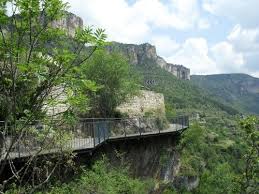 La Maison Des Vautours Dans Les Gorges De La Jonte Cevennes Lieux Insolites Lozere
