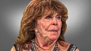 Mercedez y Lupita Castro en Premiere 2009.wmv