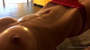 Sexy naked 6 pack abs girl sit-ups.