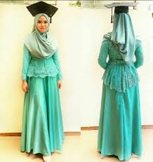 Desain kebaya seperti ini sangat cocok digunakan sebagai model baju perpisahan anak smp atau sma. Tampil Cantik Di Hari Wisudamu Dengan Baju Wisuda Syar I Ini