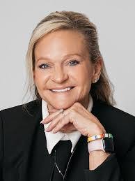 Elizabeth Mcculley's Instagram, Twitter & Facebook