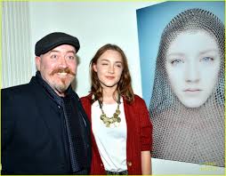 Saoirse Ronan: Pho20graphy Exhibition: Photo 473059