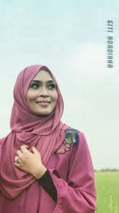 Lagu yang dirilis pada 1973 ini termasuk bagian dari album koes plus berjudul vol. Siti Nordiana Raya Nusantara Wallpaper Nana Wallpaper Beautiful