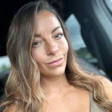 Becky Evans's Instagram, Twitter & Facebook