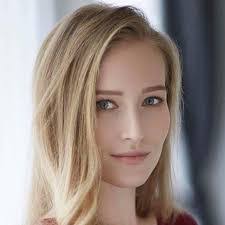 Estelle Girard's Instagram, Twitter & Facebook