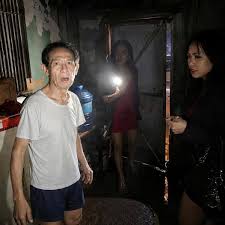 Phim - Cô tôi lấy chồng năm 22t, khi vừa tốt nghiệp ĐH. Hai vợ chồng sống  với nhau gần 20 năm vô cùng hạnh phúc…duy chỉ thiếu mỗi đứa con, nên