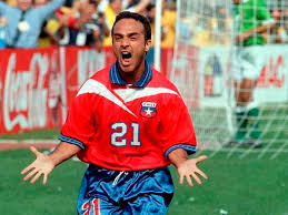 30 x 21 cms, hardback, 80 pages. Laroja Cl El Sitio Oficial De La Seleccion Chilena De Futbol