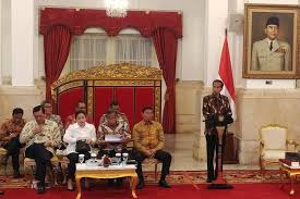 Kabinet baru yang diumumkan menyaksikan jawatan empat menteri kanan diwujudkan buat kali pertama tanpa timbalan. Usai Rapat Kabinet Terakhir Siapa Menteri Yang Bertahan Halaman All Kompas Com