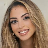 Miriam Moya's Instagram, Twitter & Facebook