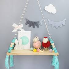 Ürün özelliğine göre asmak için iple veya duvara yapıştırmak için çift taraflı bant ile gönderilir. Bebek Odasi Icin Duvar Susleri