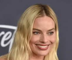 Got anymore margot robbie feet pictures? Was Fur Eine Fleissige Frau Warum Muss Margot Robbie So Hart Arbeiten Uberalles