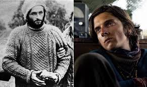 Tragédia dos Andes: compare as fotos dos sobreviventes à espera de socorro  com as cenas de 'Sociedade da neve'