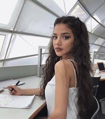 Long Curly Hairstyles 90s Curly Hair Naturally Curly Hairstyles Easy Curly Hairs Cute Cu Cute Curly Hairstyles Long Hair Styles Curly Hair Styles Naturally