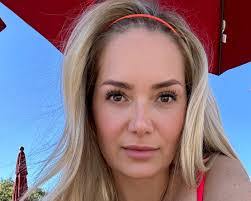 Linda Crews's Instagram, Twitter & Facebook