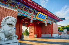 Please contact or visit the official website of 上海交通大学 for detailed information on facilities and services provided, including the type of scholarships and other financial aids offered to local or international students; ä¸Šæµ·äº¤é€šå¤§å­¦è¿Žæ–°ç½'