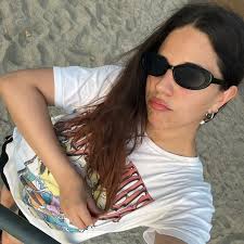 Compraba allí mis pijamas y ropa interior. Hace siglos que no entro con  este cambio. Me he tenido que ir a Woman's Secret que antes, cuando  compraba en Oysho, apenas visitaba.