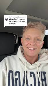 Cari Eddy's Instagram, Twitter & Facebook